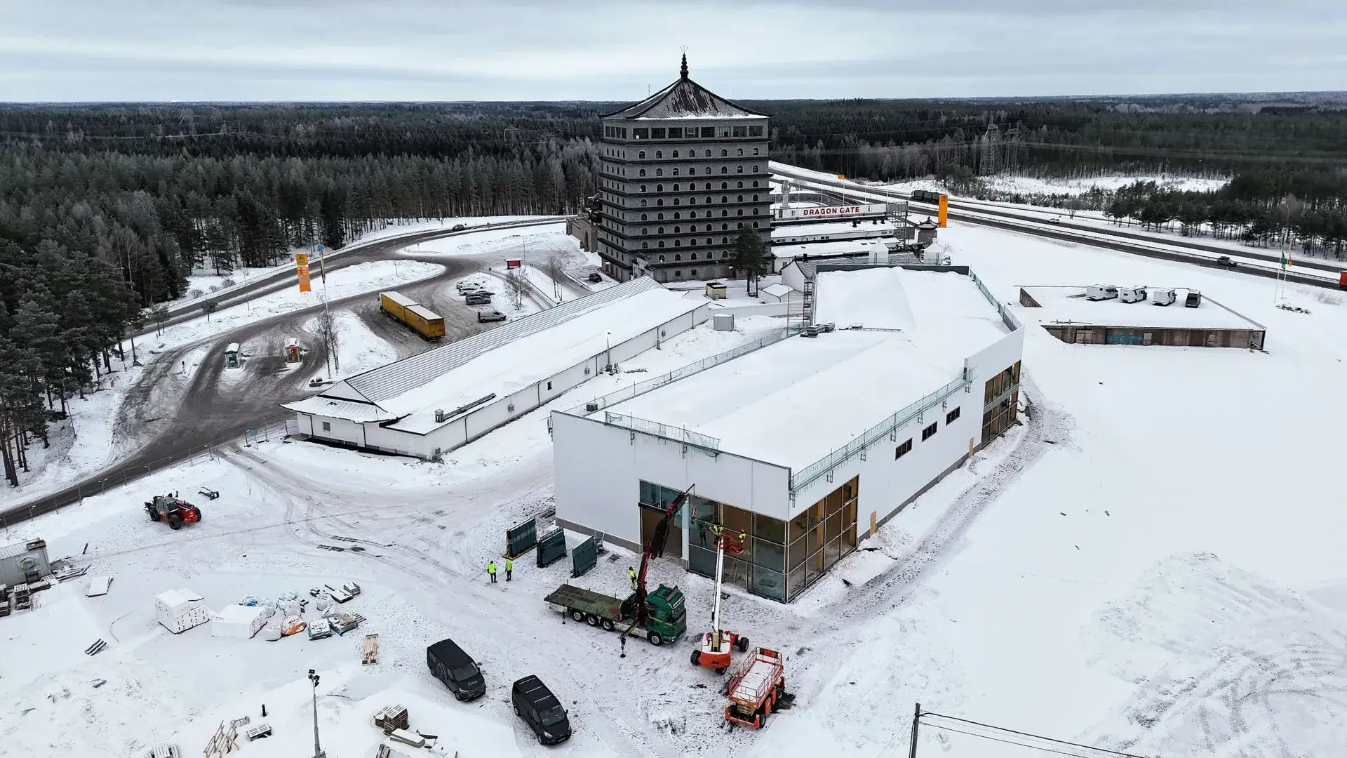 Drönarvy på Alsike Maskins nya anläggning vid Dragon Gate - Snötäckt landskap
